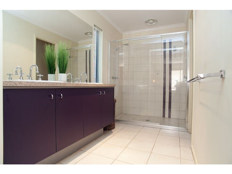 2 Parramatta Walk, Craigieburn VIC 3064