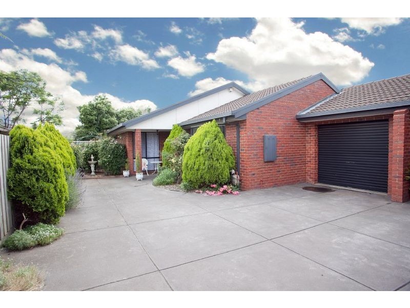 2/11 Benston Street, Craigieburn VIC 3064