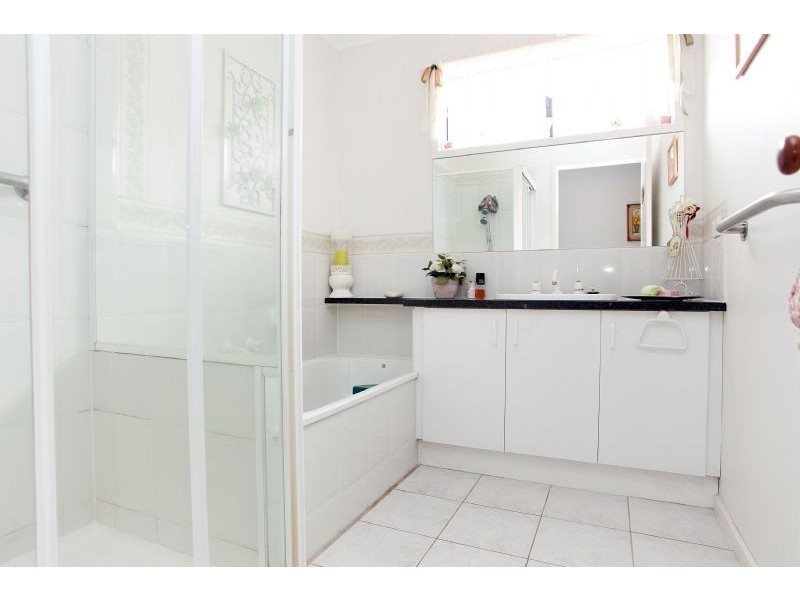 2/11 Benston Street, Craigieburn VIC 3064