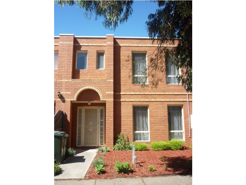 24 Almands Ave, Roxburgh Park VIC 3064