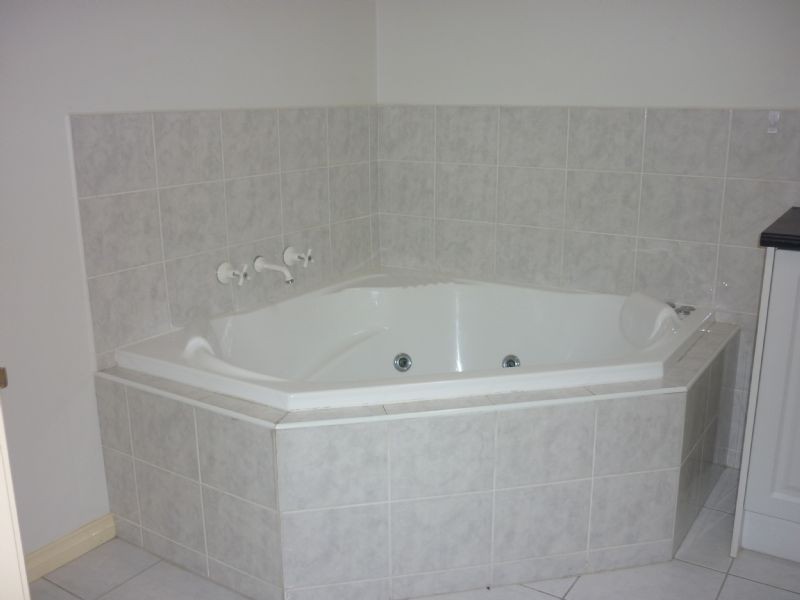 24 Almands Ave, Roxburgh Park VIC 3064