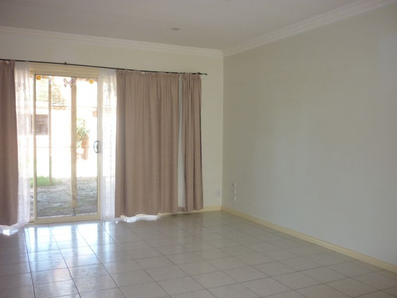 24 Almands Ave, Roxburgh Park VIC 3064