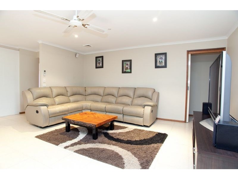 4 Ottery Court, Craigieburn VIC 3064