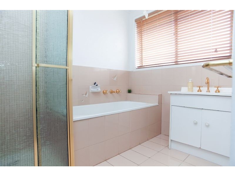 28 Rokeby Crescent, Craigieburn VIC 3064