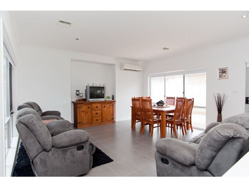 14 St.Ives Place, Craigieburn VIC 3064