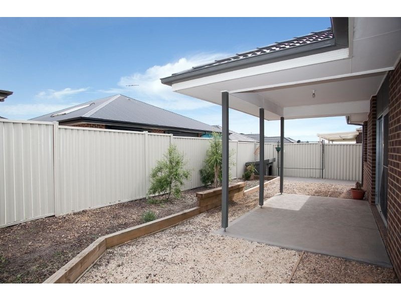 14 St.Ives Place, Craigieburn VIC 3064