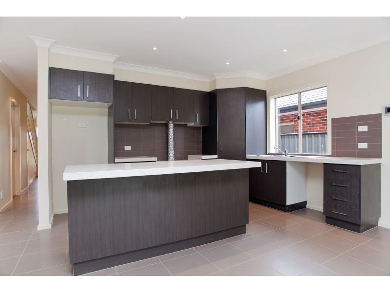 48 Highbury Circuit, Craigieburn VIC 3064