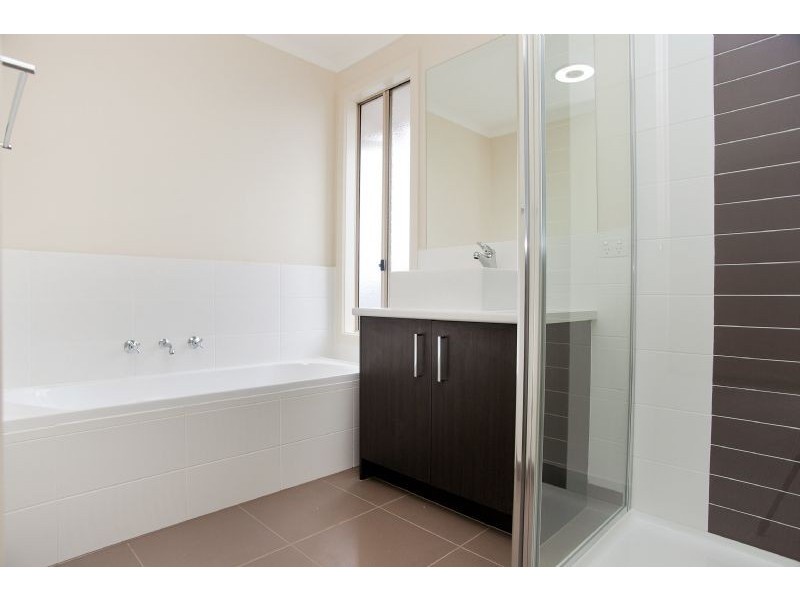 48 Highbury Circuit, Craigieburn VIC 3064