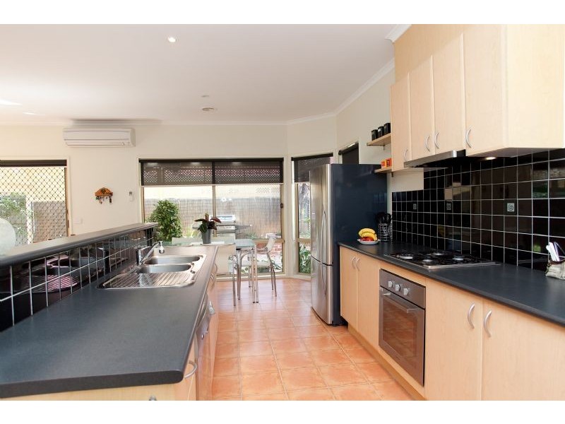 3 Amur Avenue, Roxburgh Park VIC 3064