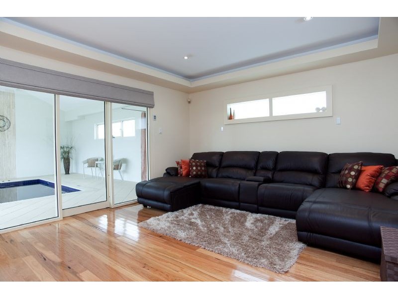 14 Dianne Avenue, Craigieburn VIC 3064