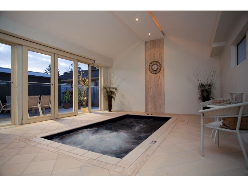 14 Dianne Avenue, Craigieburn VIC 3064