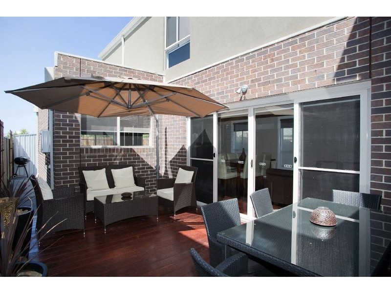 10 Grosvenor Square, Craigieburn VIC 3064