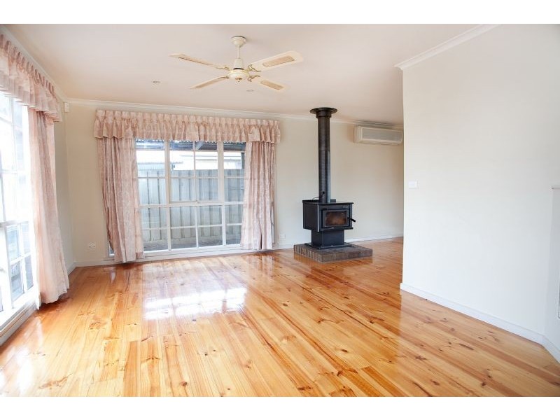 18 Milburn Place, Craigieburn VIC 3064