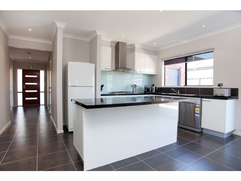 20 Holman Avenue, Craigieburn VIC 3064