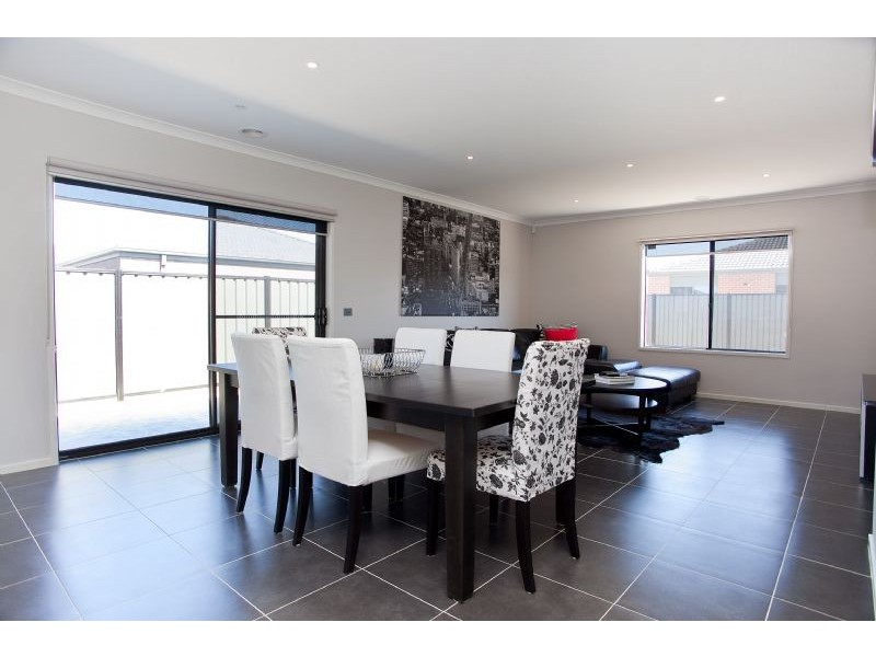 20 Holman Avenue, Craigieburn VIC 3064