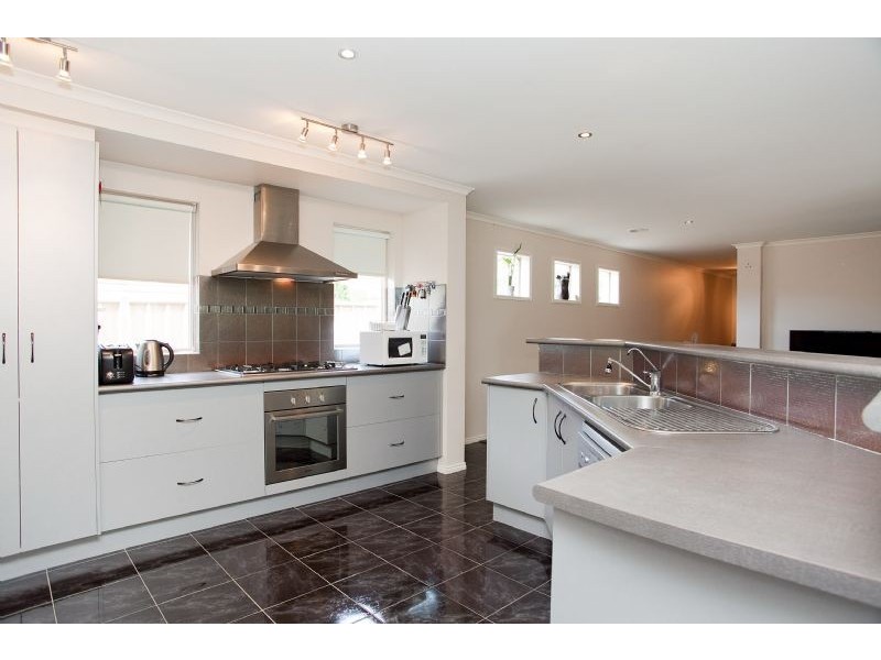 37 Bowral Loop, Craigieburn VIC 3064