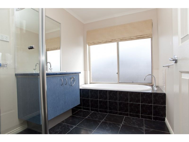 37 Bowral Loop, Craigieburn VIC 3064