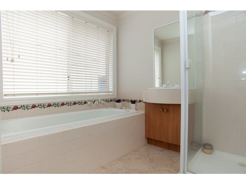 10 Armstrong Court, Roxburgh Park VIC 3064