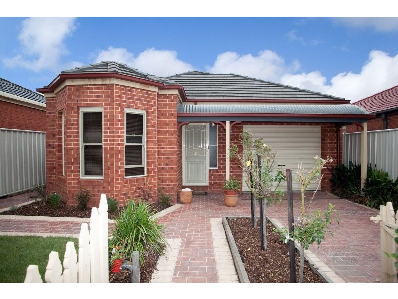 10 Stoneleigh Place, Craigieburn VIC 3064