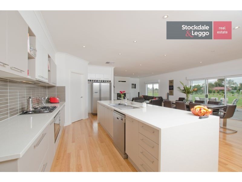 16 Jolly Lane, Mickleham VIC 3064