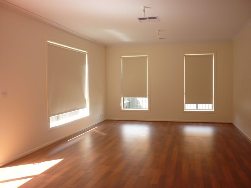 18 Kensley Circuit, Craigieburn VIC 3064