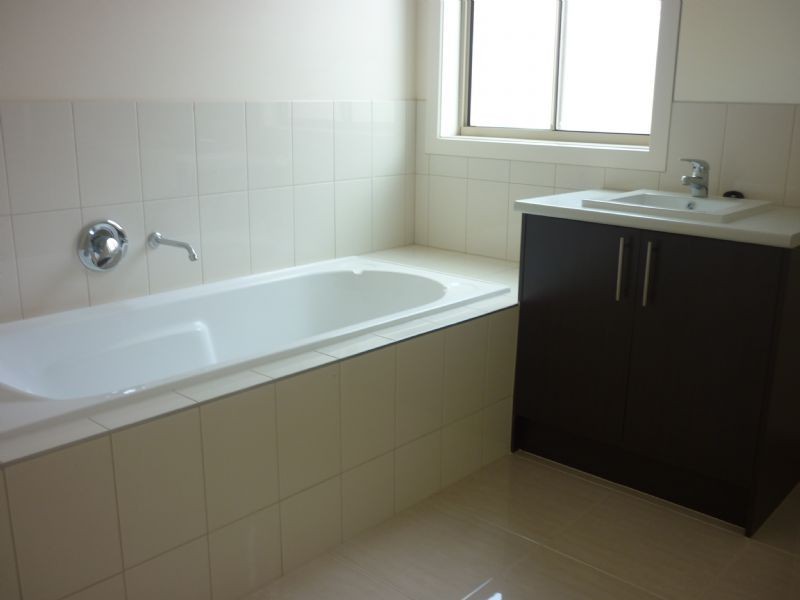 18 Kensley Circuit, Craigieburn VIC 3064