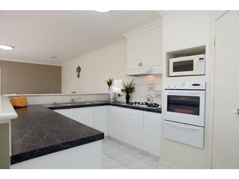 25 McIntyre Avenue, Roxburgh Park VIC 3064