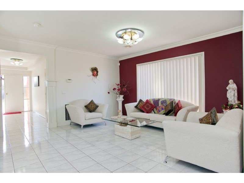 25 McIntyre Avenue, Roxburgh Park VIC 3064