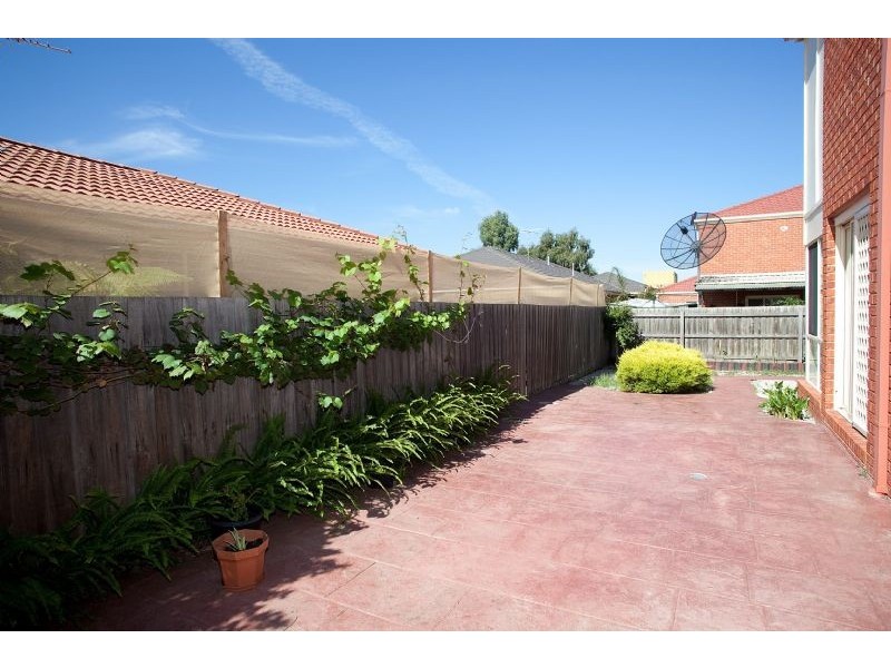 25 McIntyre Avenue, Roxburgh Park VIC 3064