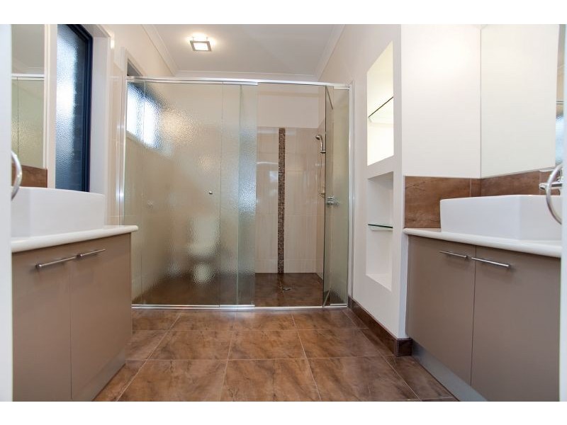 5 Nottingham Close, Craigieburn VIC 3064