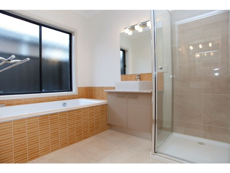 5 Nottingham Close, Craigieburn VIC 3064
