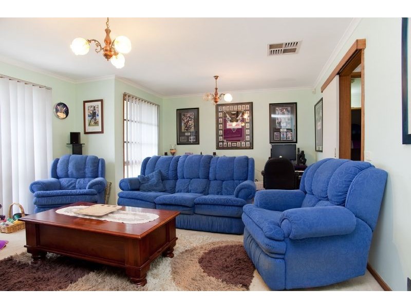 32 Newlyn Drive, Craigieburn VIC 3064