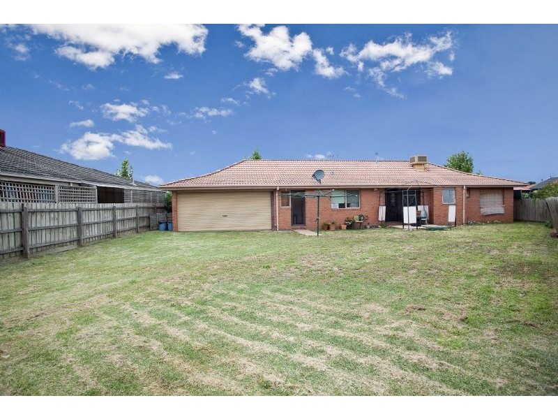 32 Newlyn Drive, Craigieburn VIC 3064