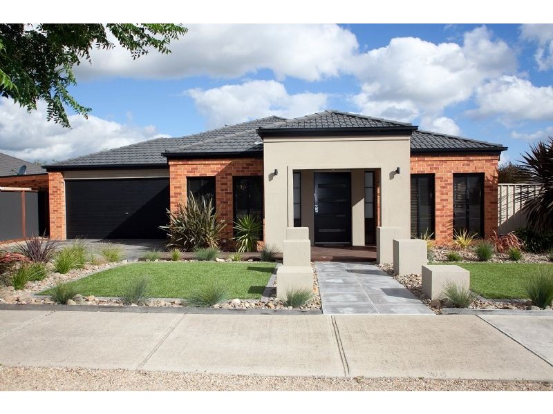 2 Berrima Close, Craigieburn VIC 3064
