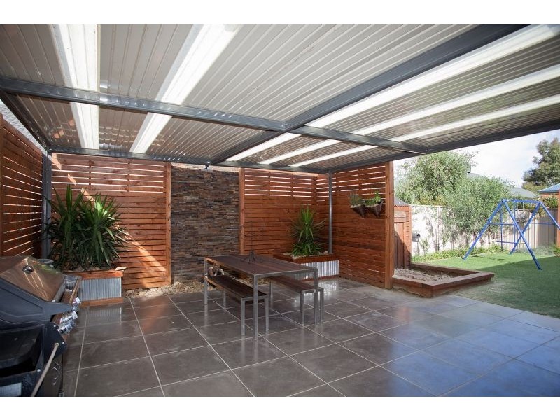 2 Berrima Close, Craigieburn VIC 3064