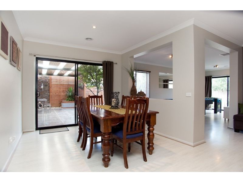 2 Berrima Close, Craigieburn VIC 3064