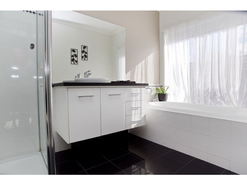 2 Berrima Close, Craigieburn VIC 3064