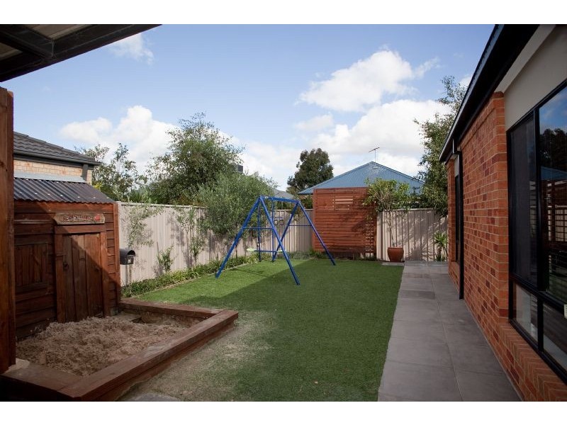 2 Berrima Close, Craigieburn VIC 3064