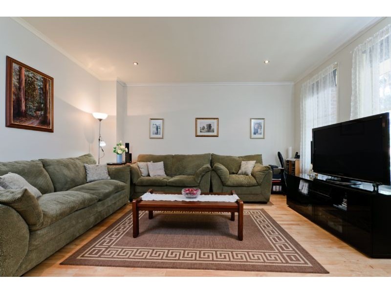 9 Brearley Place, Roxburgh Park VIC 3064