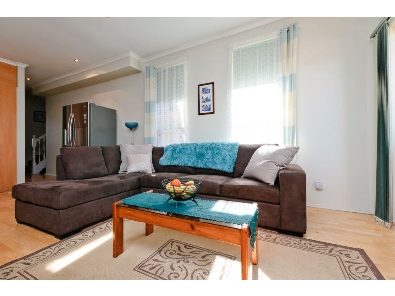 9 Brearley Place, Roxburgh Park VIC 3064