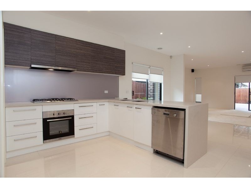 16 Kensley Circuit, Craigieburn VIC 3064