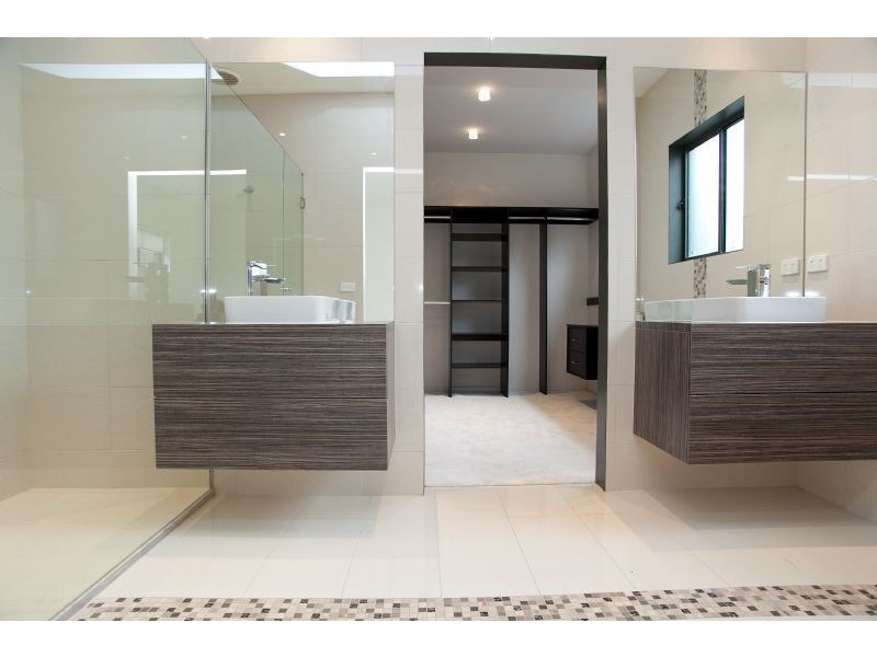 16 Kensley Circuit, Craigieburn VIC 3064