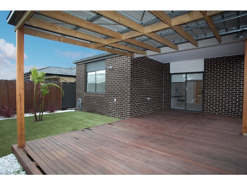 16 Kensley Circuit, Craigieburn VIC 3064