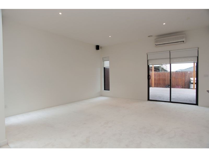 16 Kensley Circuit, Craigieburn VIC 3064