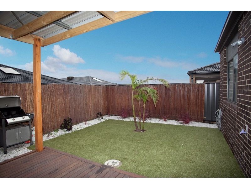 16 Kensley Circuit, Craigieburn VIC 3064