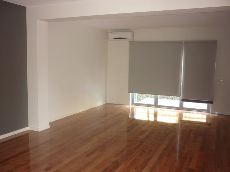 2/14 Wattleglen Street, Craigieburn VIC 3064