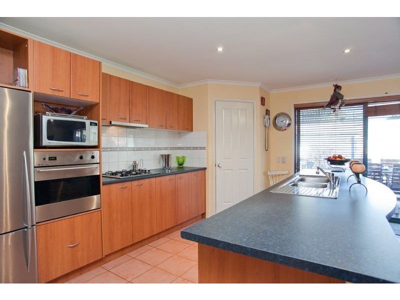 62 McKenzie Crescent, Roxburgh Park VIC 3064