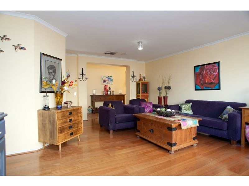 62 McKenzie Crescent, Roxburgh Park VIC 3064