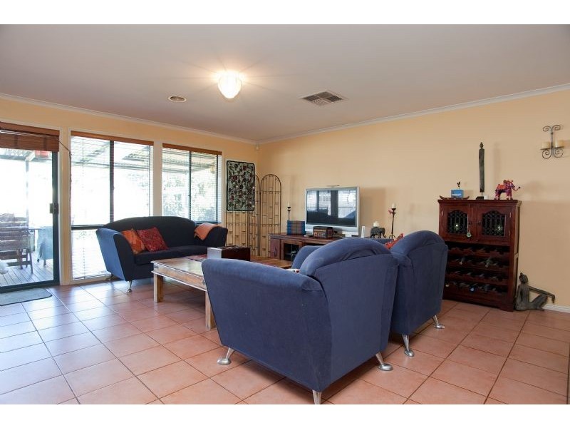 62 McKenzie Crescent, Roxburgh Park VIC 3064