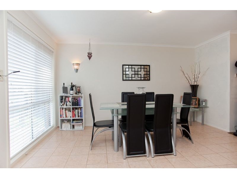 9 Marsden Walk, Roxburgh Park VIC 3064